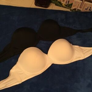 2 Daisy Fuentes Strapless Bras